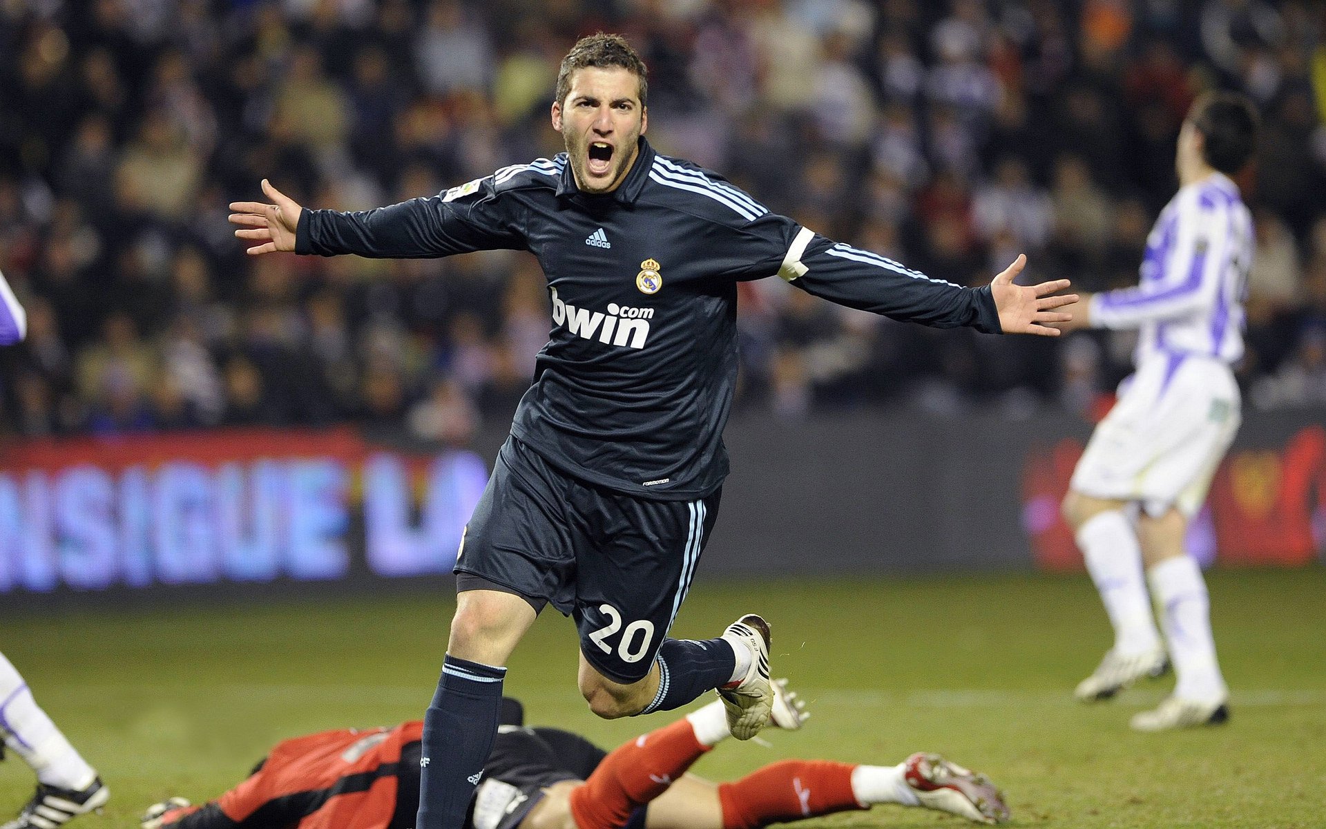 羽毛球选手状态逐渐回升